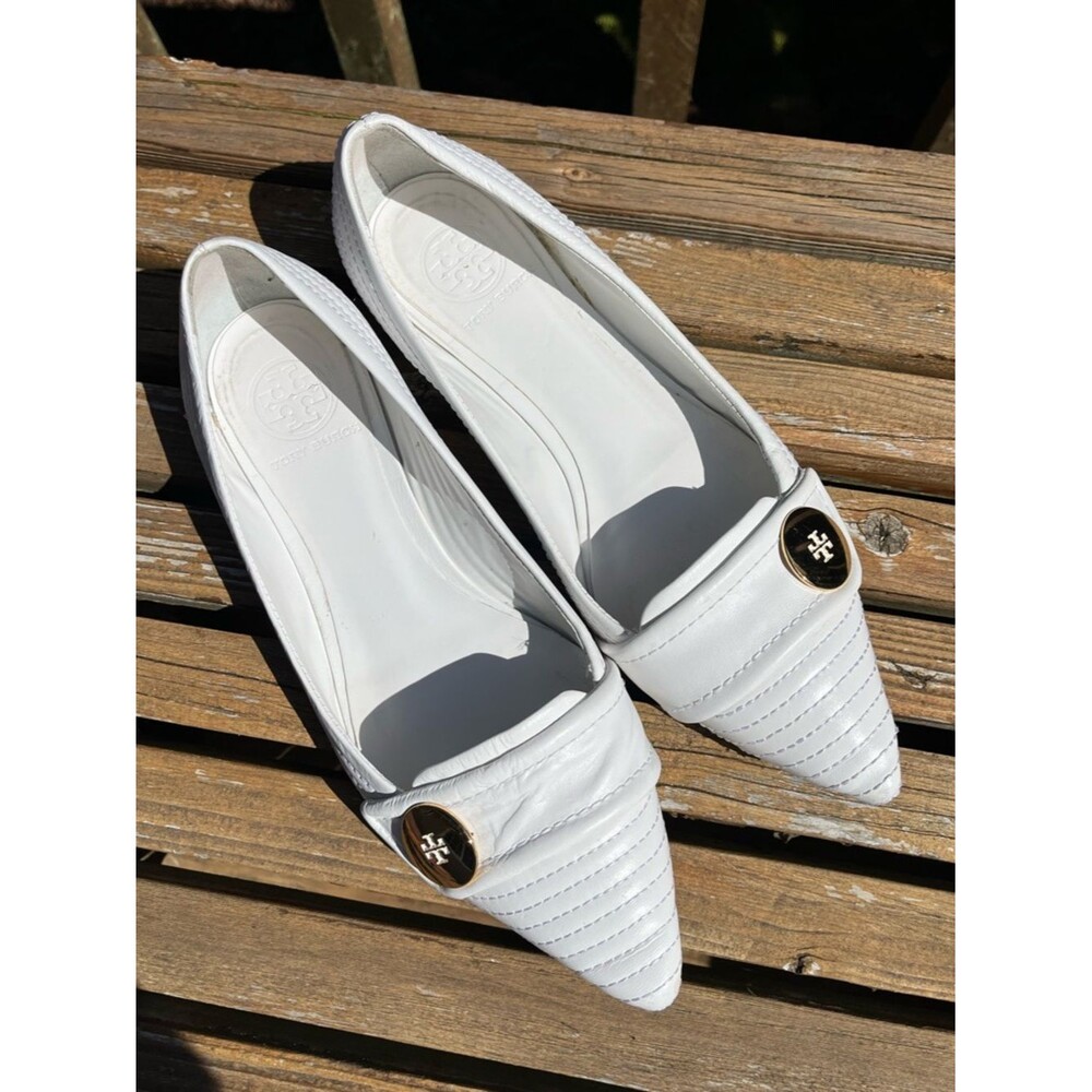 Tory Burch pointed-toe Stiched Gold Tone Logo flats white leather size 8